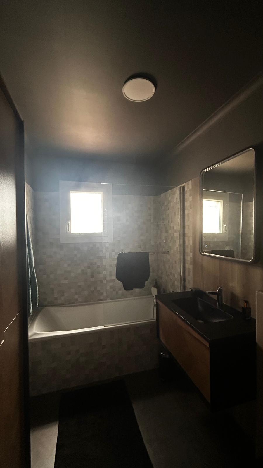 Salle de bain retouchée — avant retouche
